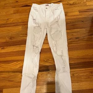 Junior's Ripped High Waisted Jeans!